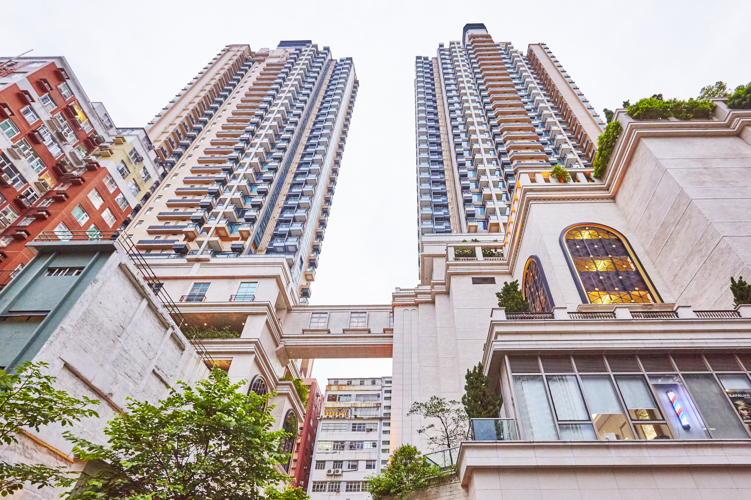 御峰海景1房户597万易主 业主减价13万元即获区内客承接 | 香港置业